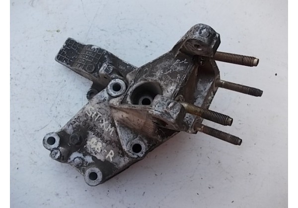 Кронштейн двигуна Peugeot 605, Citroen XM, 2.0 B, 960095198 *